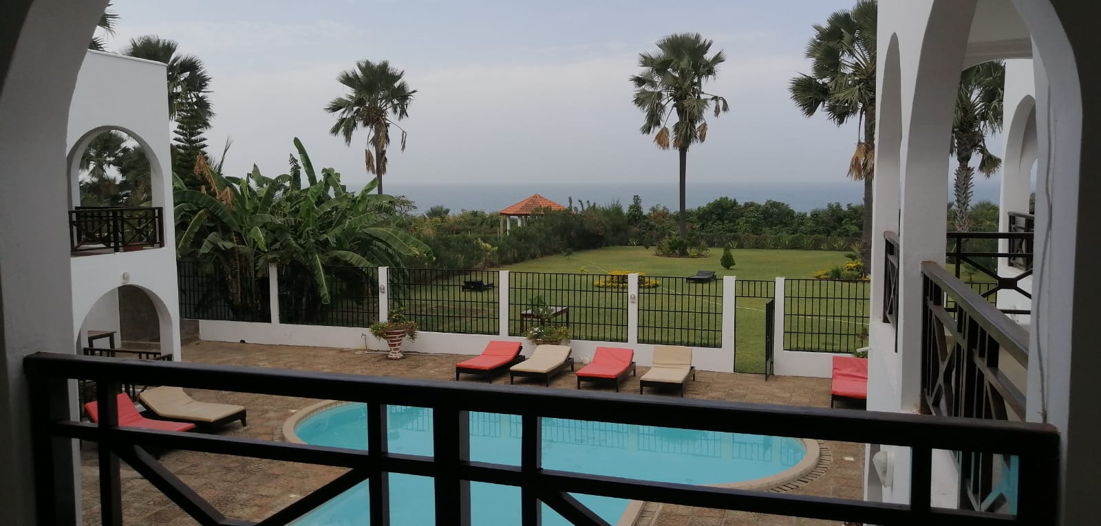 Harmony1etagepoolmeer - CHRISTMAS &amp; NEW YEAR's DAY IN GAMBIA! HARMONY RESORT OFFERS A GREAT GARDEN &amp; POOL AND AN ABSOLUTE PRIME LOCATION WITH SEA VIEW