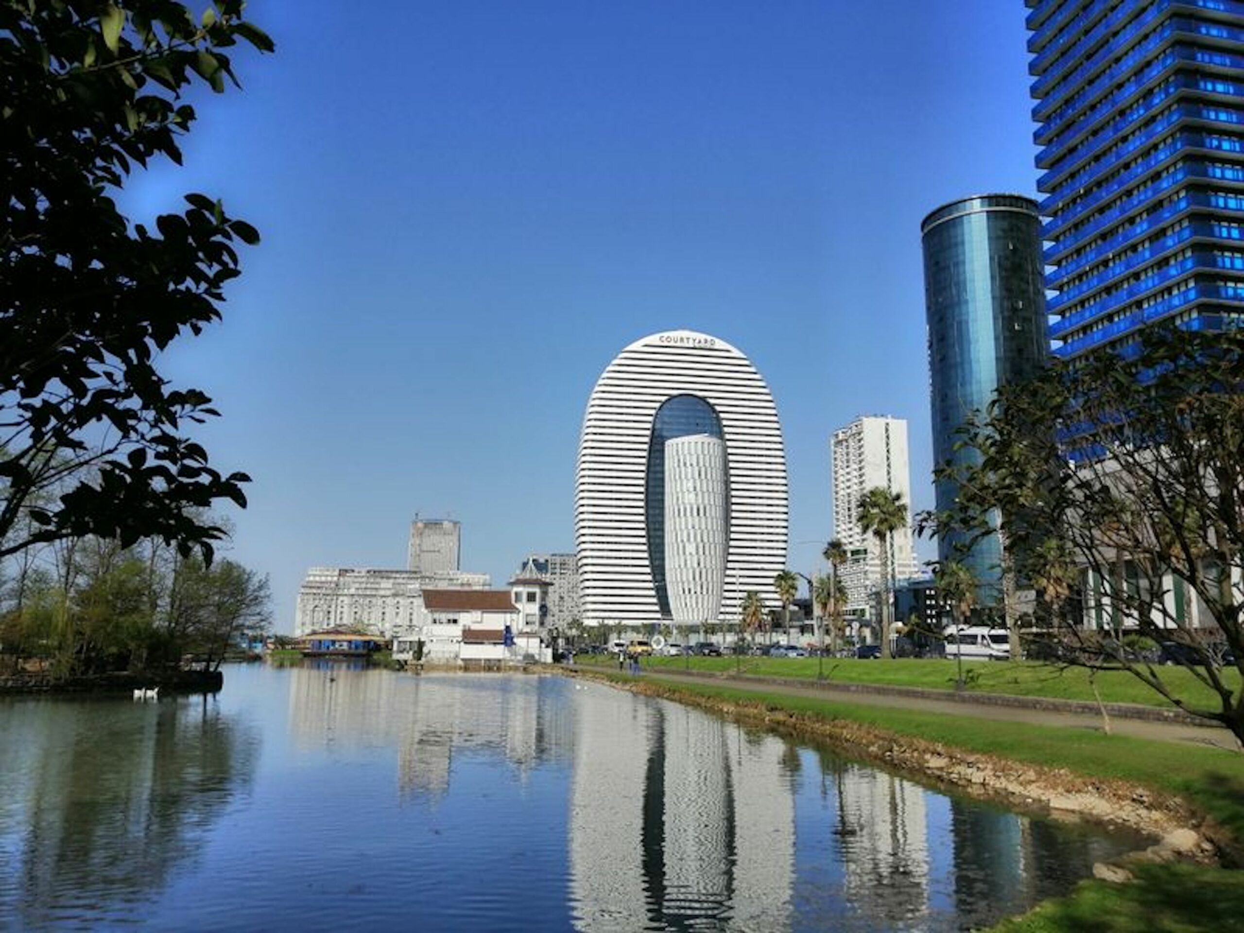 Batumi scaled - ITB PARTNER GEORGIEN: ZEIT FÜR VORSTELLUNG DER METROPOLE BATUMI UND EINEM DER FÜHRENDEN HOTELS AM SCHWARZEN MEER, DER DESIGN IKONE 'RADISSON BLU'