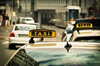 taxi flughafen - Warum Taxis und Flughafentransfers eine umweltfreundliche Option sein können