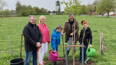 Klimaschutz: HanseWerk-Tochter SH Netz spendet Gemeinde Klixbüll Bäume