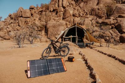 Mit dem E-Bike durch Namibia: Jackery versorgt Abenteuerfotografen in der Wüste mit Strom