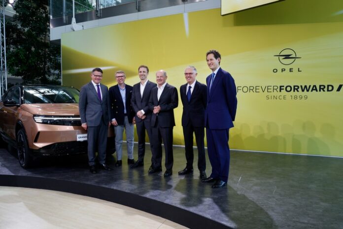 Zahlreiche Ehrengäste beim Tag der offenen Tür: Opel feiert 125 Jahre Automobilbau in Rüsselsheim